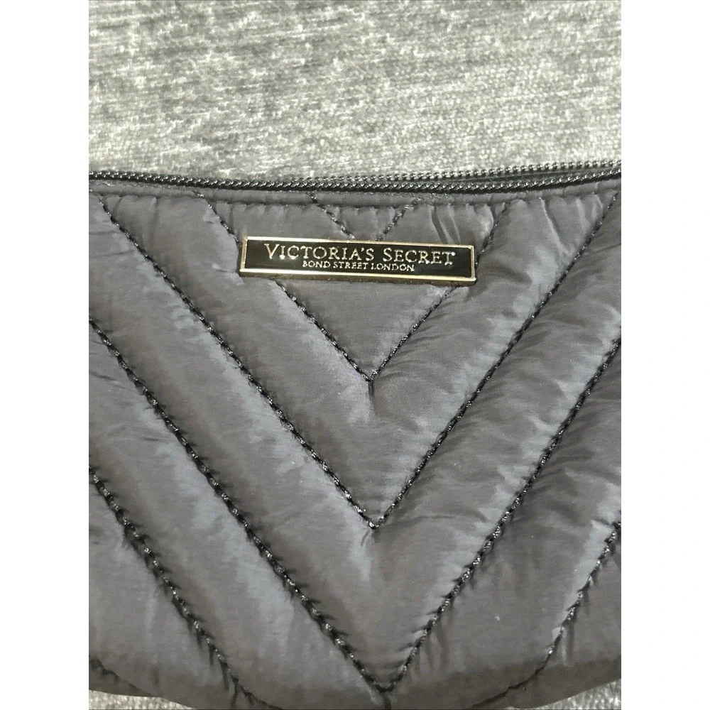 Victoria's Secret Black Quilted Cosmetic Makeup Bag‎ Pouch Chevron Zip Travel